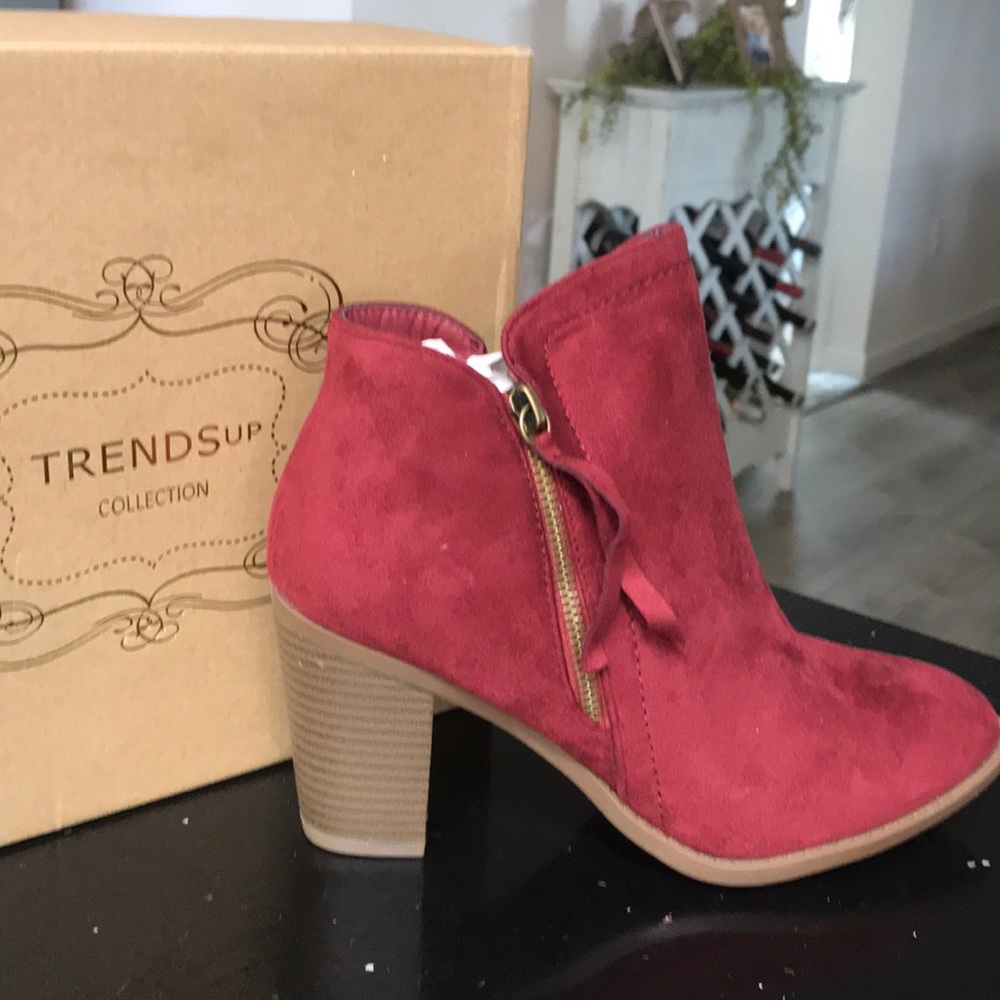 Shoes - Picture 4 of 4